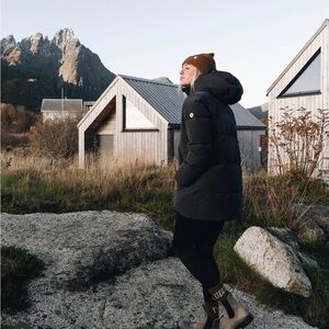 Vuori Women’s Mammoth Down Parka BNWT Black size Small- 💥🚫available on website 💥